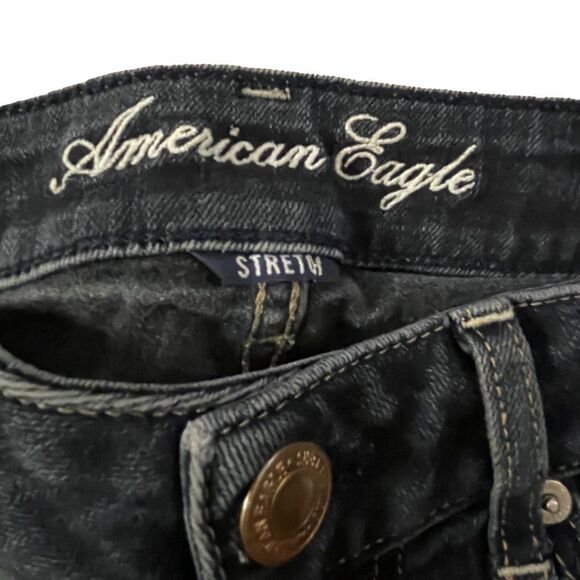 American Eagle ~ Dark Denim Cut Off Shorts ~ size 4 - Picture 3 of 8